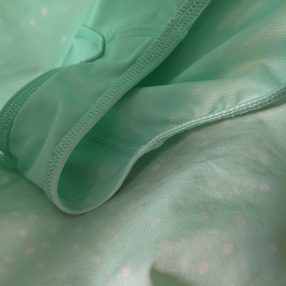 Lululemon 🍋 Athletic fresh teal polka dot shorts - Picture 15 of 16